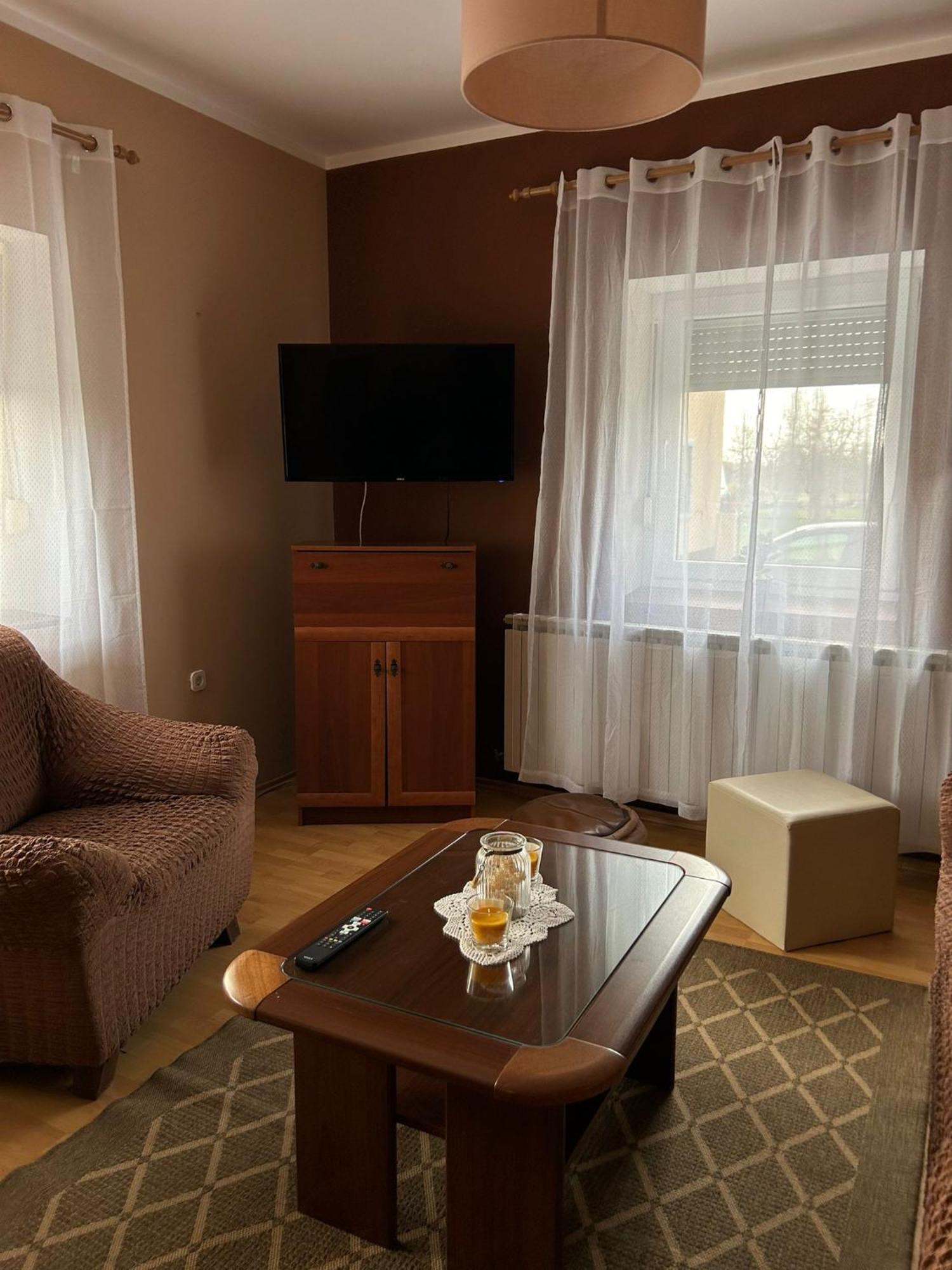 Domus Nostra Apartment Lovinac  Екстериор снимка